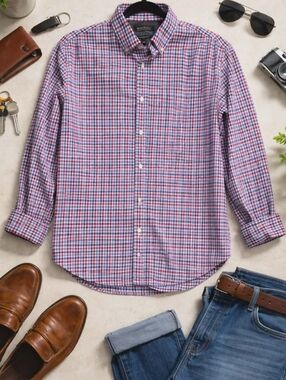 Men's Banana Republic Red and Blue Plaid Button Up Shirt. Size Medium